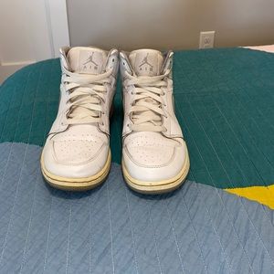 Air Jordan 1 mids white with gum sole